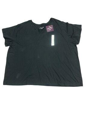 Ava & Viv Black V-Neck Short Sleeve Tee